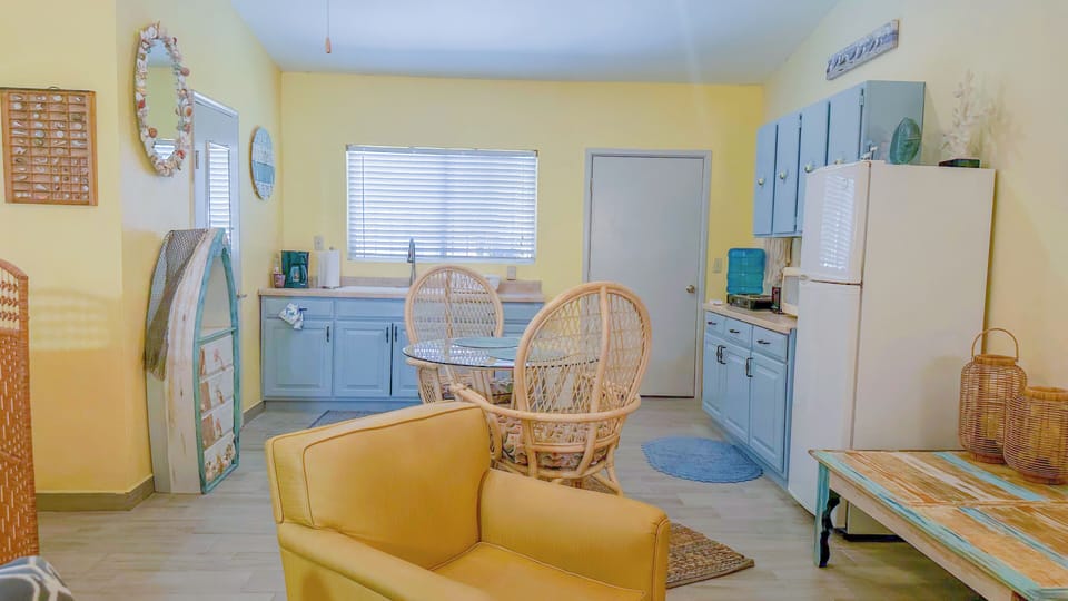 KITCHEN & DINING AREA - YOU WILL HAVE EVERYTHING YOU NEED IN HERE!
