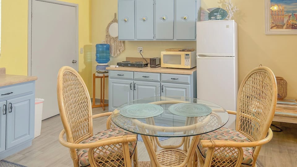 DINING AREA - MAKE THE PERFECT MEALS HERE!