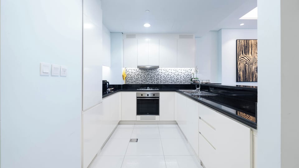 Deluxe Apartment, 2 Bedrooms, Balcony, City View | Private kitchen | Fridge, microwave, oven, stovetop