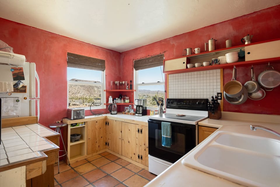 House, 2 Bedrooms | Private kitchen | Coffee/tea maker, fridge, oven