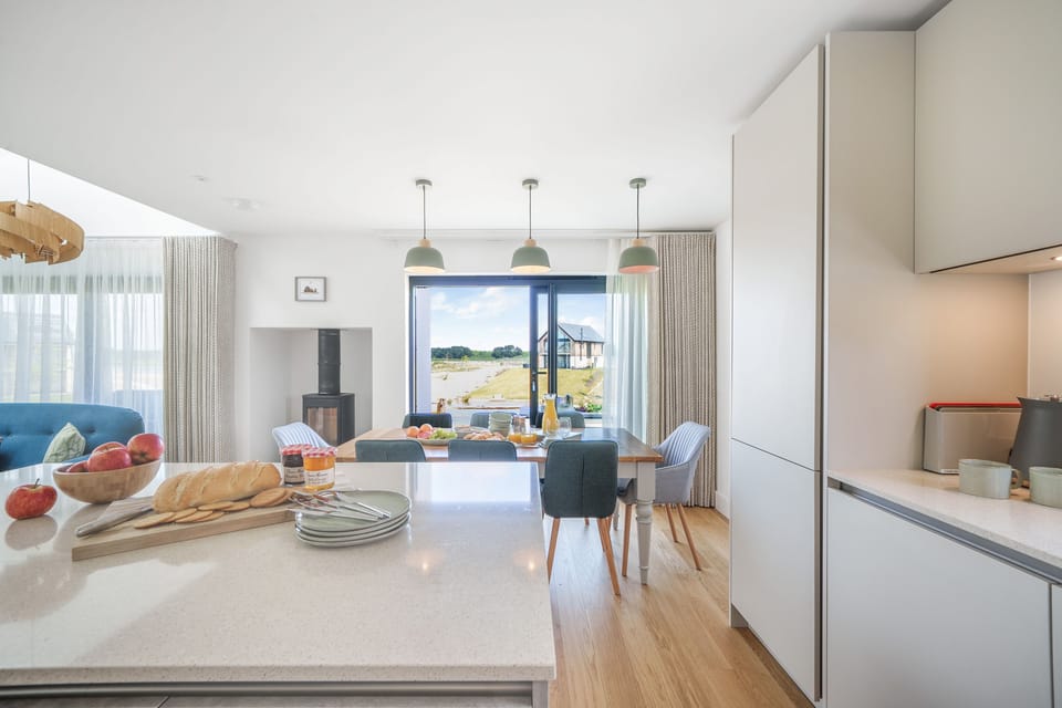 The Hide, Silverlake, Dorchester: Enjoy the open-plan space