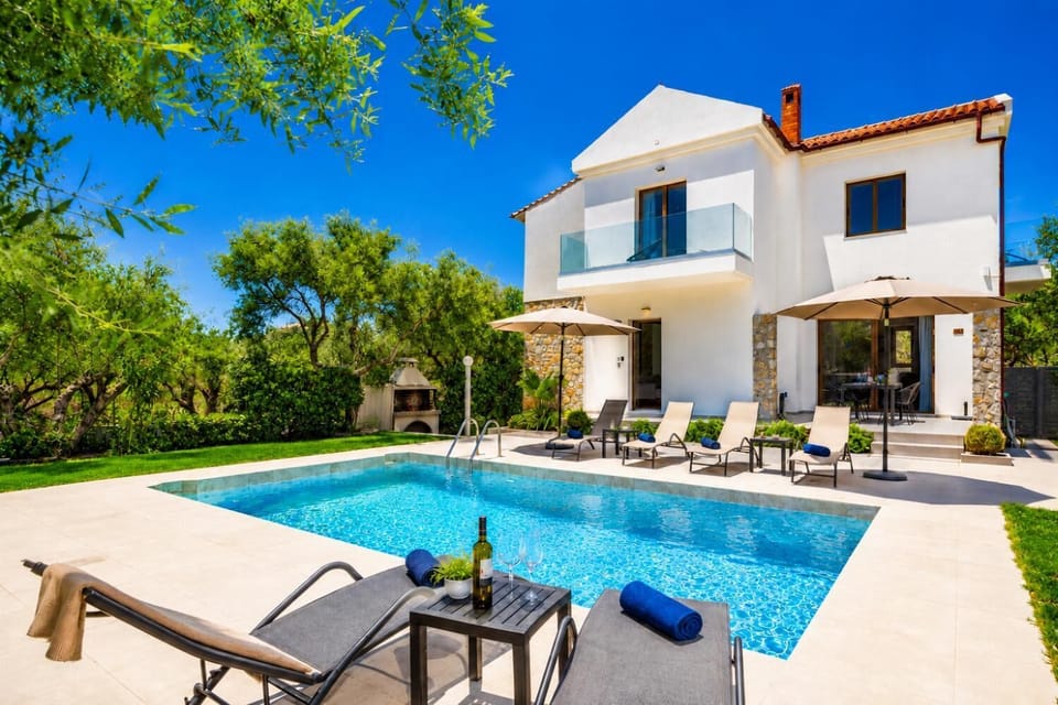 Beautiful vila with private pool and terrace