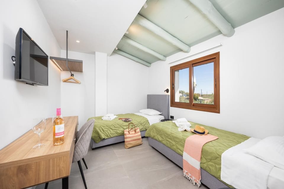 Twin bedroom with A/C