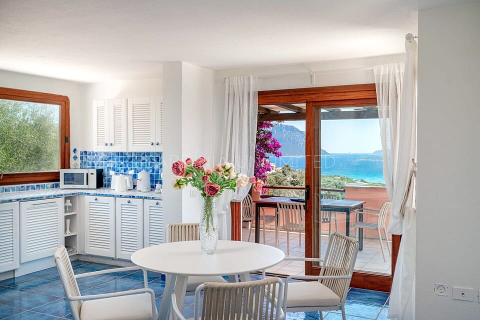 Dining Room, Kitchen