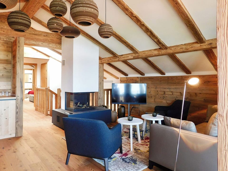 Suite (Achental) | Living area | Flat-screen TV
