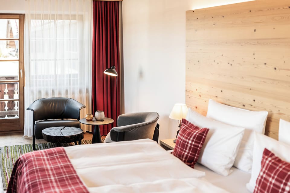 Standard Double Room (Salzburg) | Premium bedding, minibar (free items), in-room safe, desk