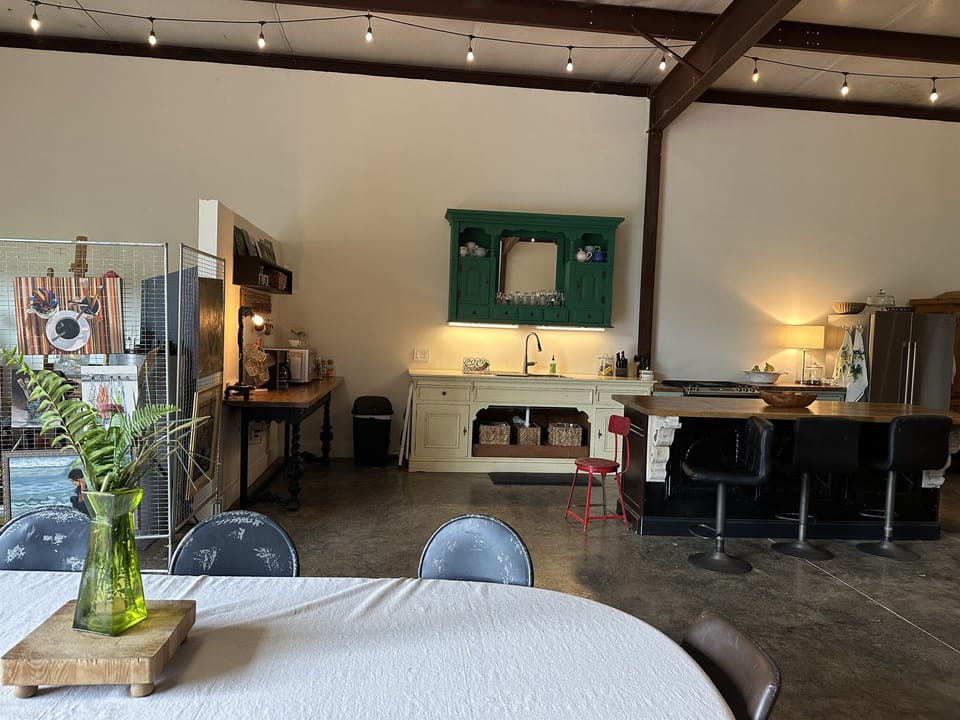Kitchen and coffee bar