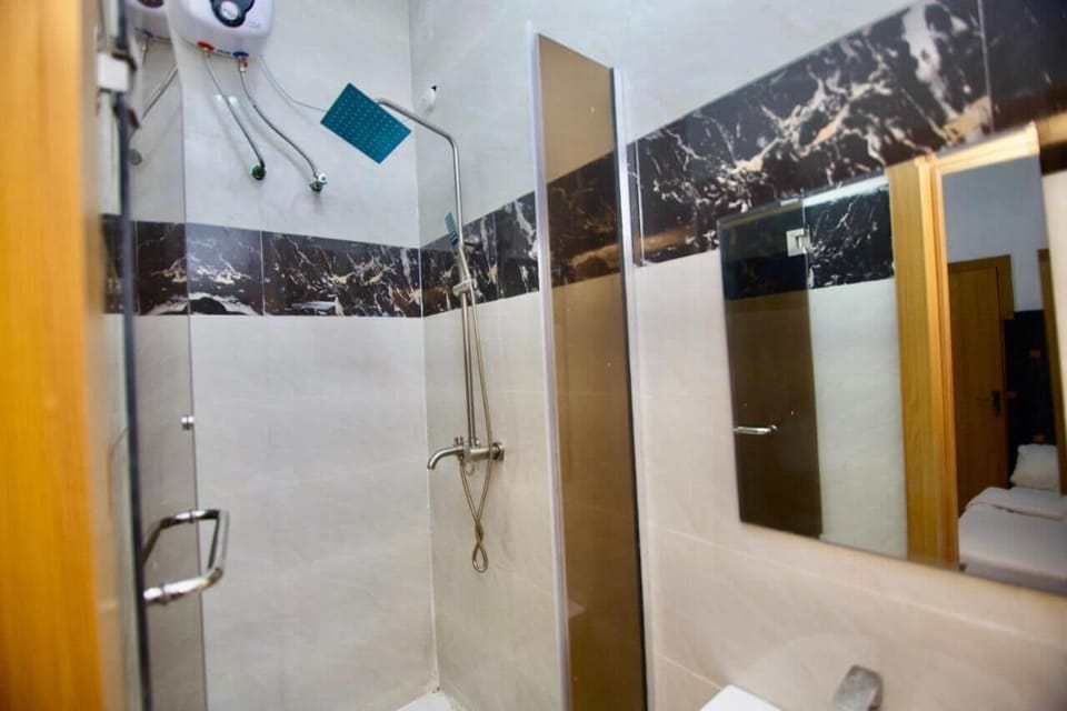 Room, Balcony, City View | Bathroom | Bathtub, free toiletries, bidet, towels