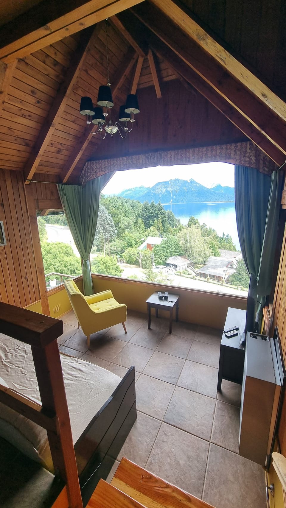 Standard Cabin, 1 Bedroom, Balcony, Lake View | Living area