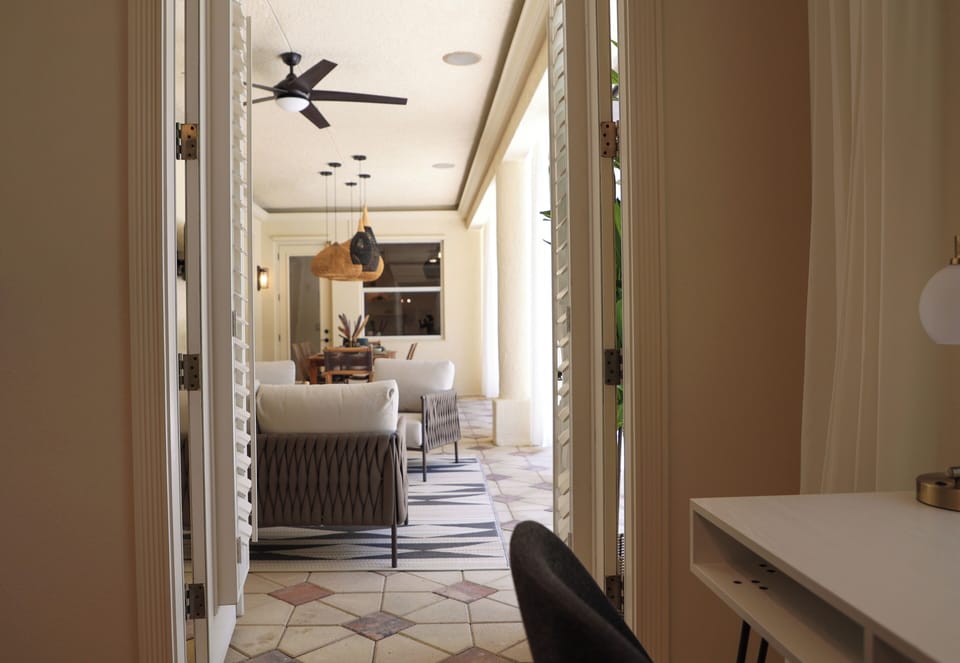 Dedicated working direct access to the outdoor patio.