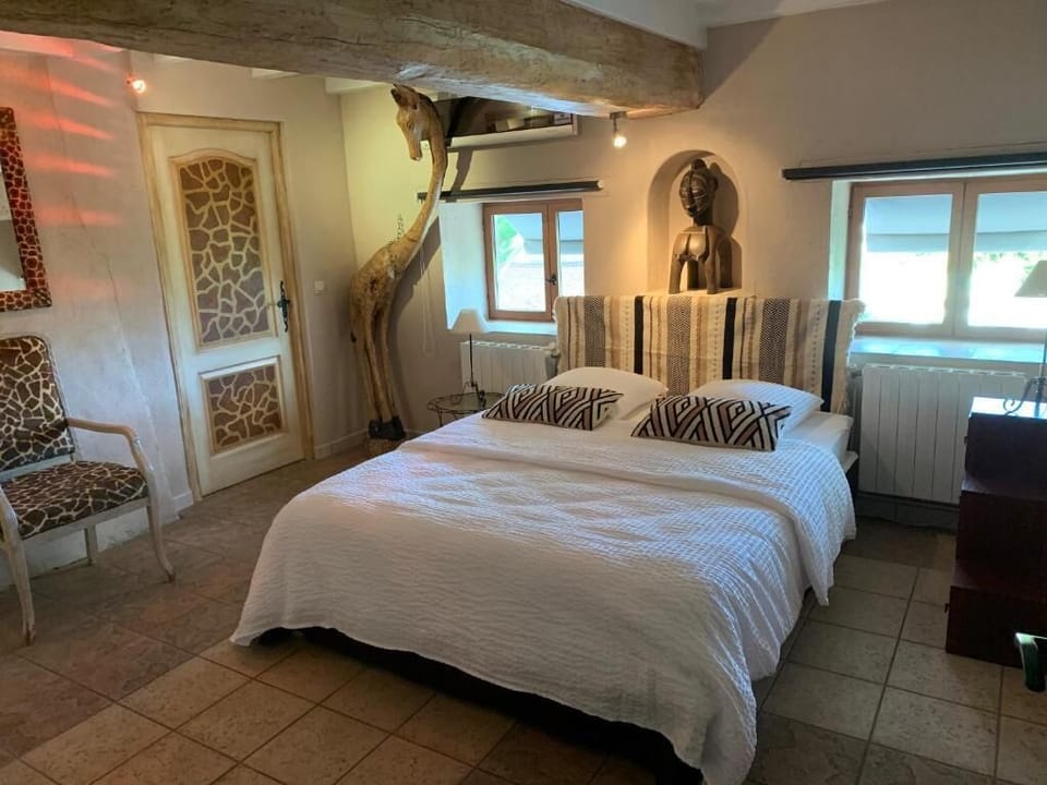Family Suite, 2 Bedrooms, Non Smoking | Iron/ironing board, free WiFi, bed sheets