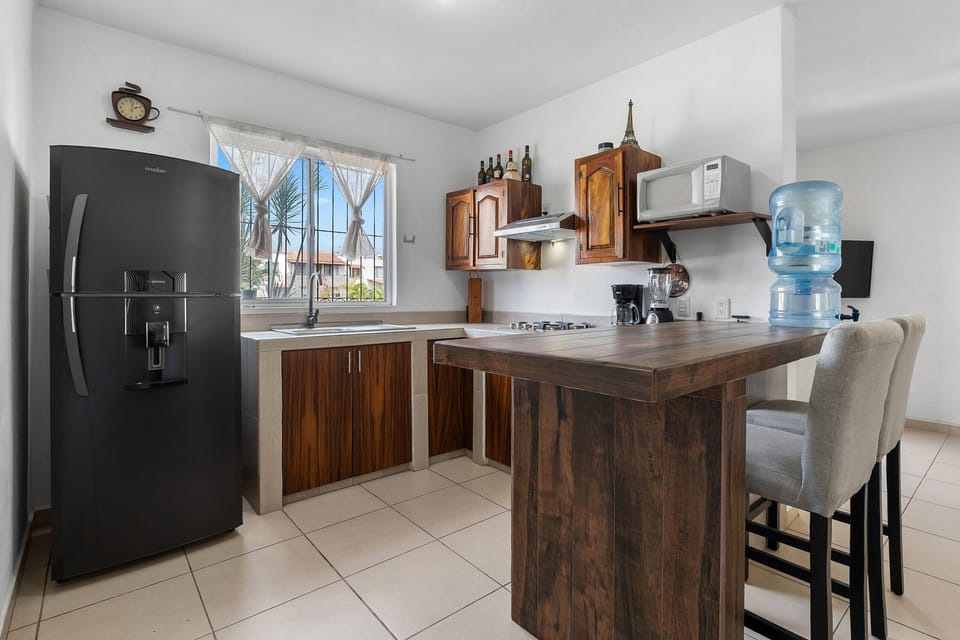 Grand Villa | Private kitchen | Fridge, microwave, stovetop, coffee/tea maker
