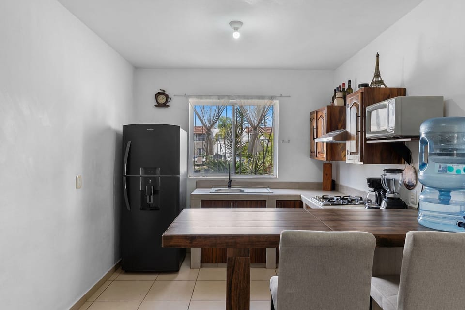 Grand Villa | Private kitchen | Fridge, microwave, stovetop, coffee/tea maker
