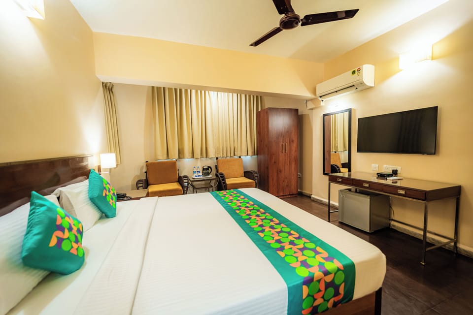 Standard Room | In-room safe, desk, blackout drapes, iron/ironing board