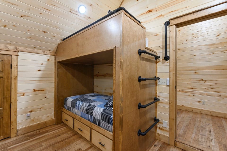 Bunkroom Twin/Twin Bunk Bed