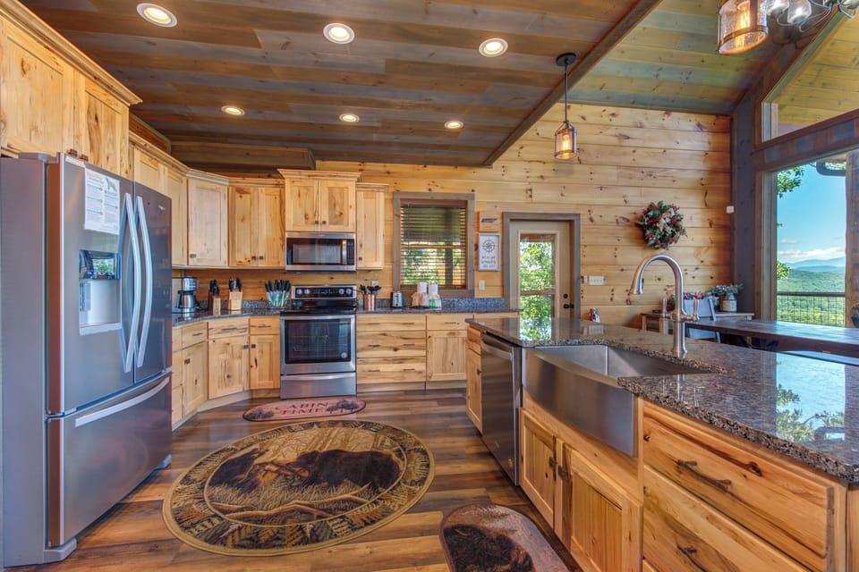 House, Multiple Beds, Hot Tub, Mountain View (Barefoot Landing) | Private kitchen | Fridge, microwave, oven, dishwasher