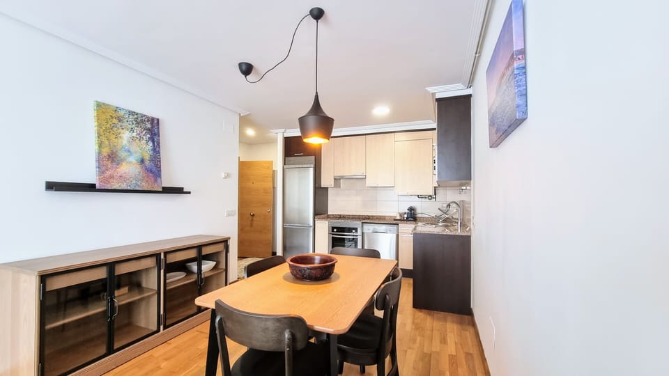 Game Room,Kitchen or kitchenette,Living room,Dining area