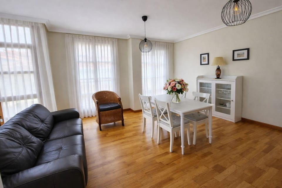 Communal lounge/ TV room,Living room,Dining area