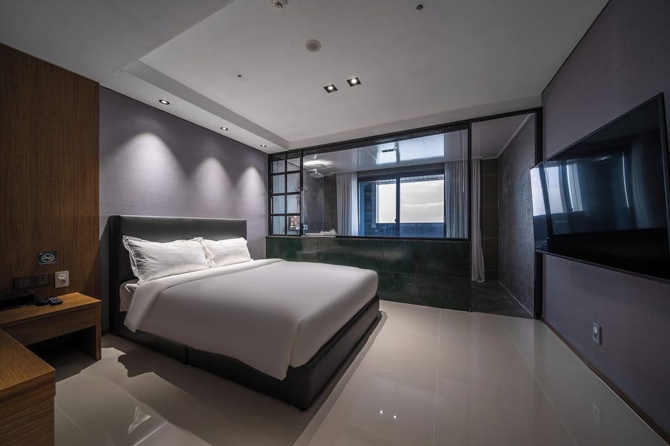 Deluxe Double Room, 1 Double Bed, Private Bathroom, Ocean View | Desk, free WiFi