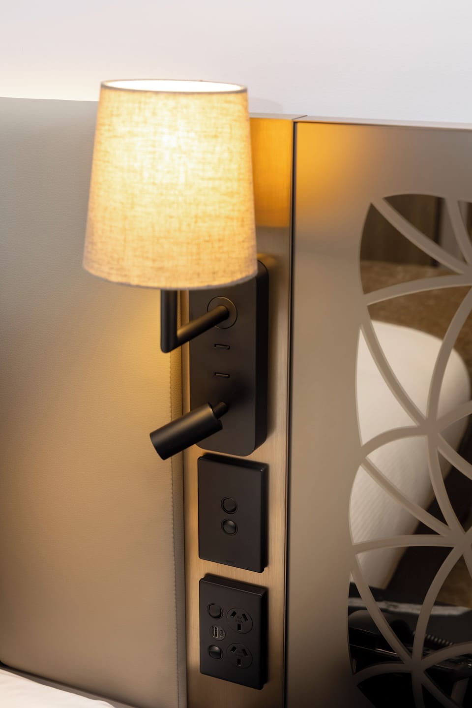 Superior Twin Room | In-room safe, iron/ironing board, WiFi (free), bed sheets