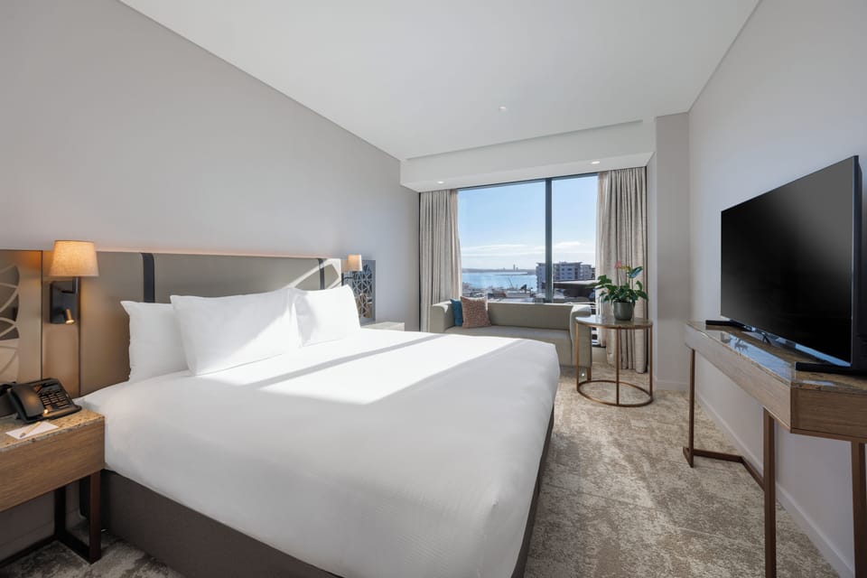 Deluxe King Harbour View Room | In-room safe, iron/ironing board, WiFi (free), bed sheets