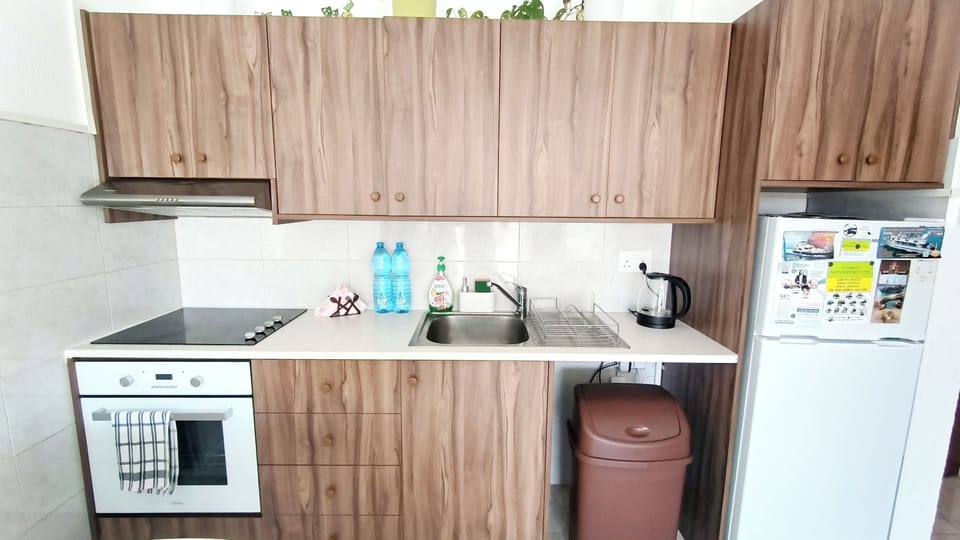 Kitchen, Over & Stove