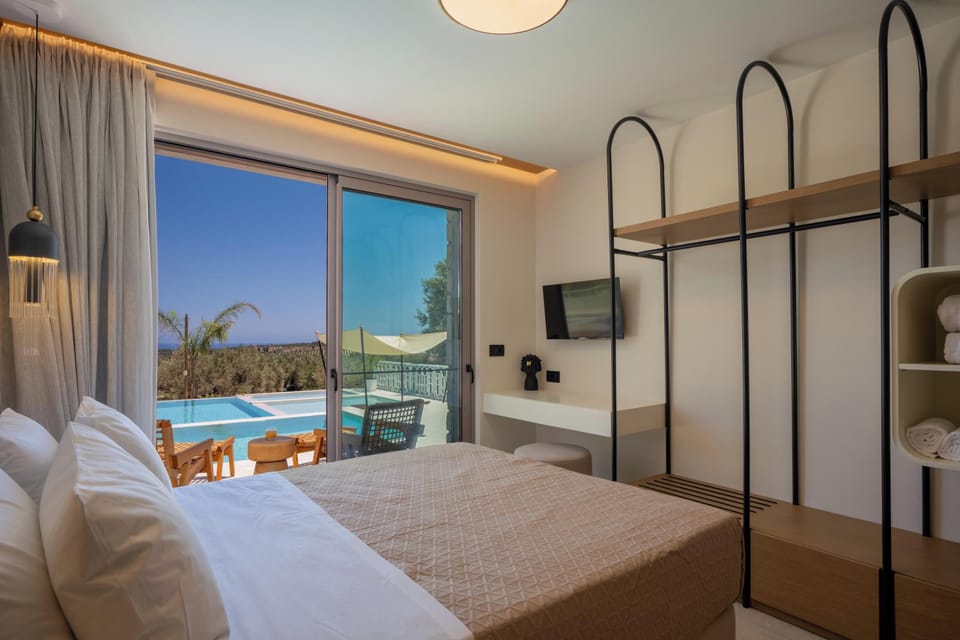 King-size bedroom located on the ground floor