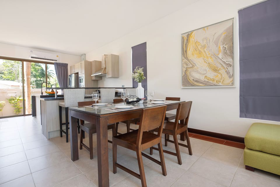 Design Villa, 3 Bedrooms, Garden View | In-room dining