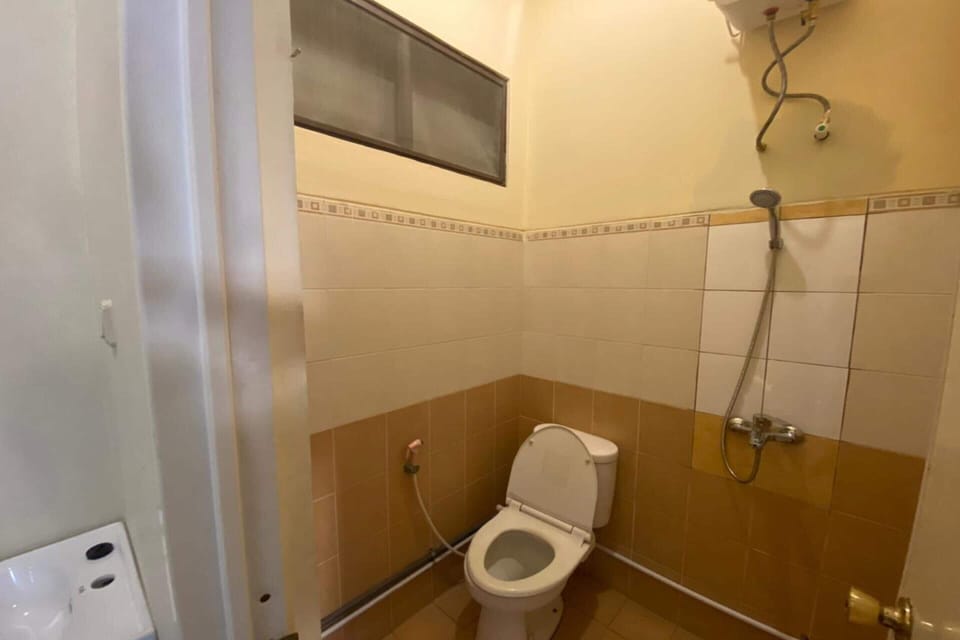 Shower, rainfall showerhead, bidet, towels