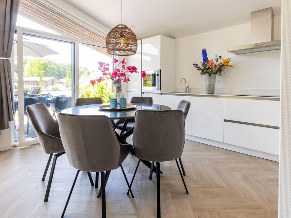Chalet | Dining