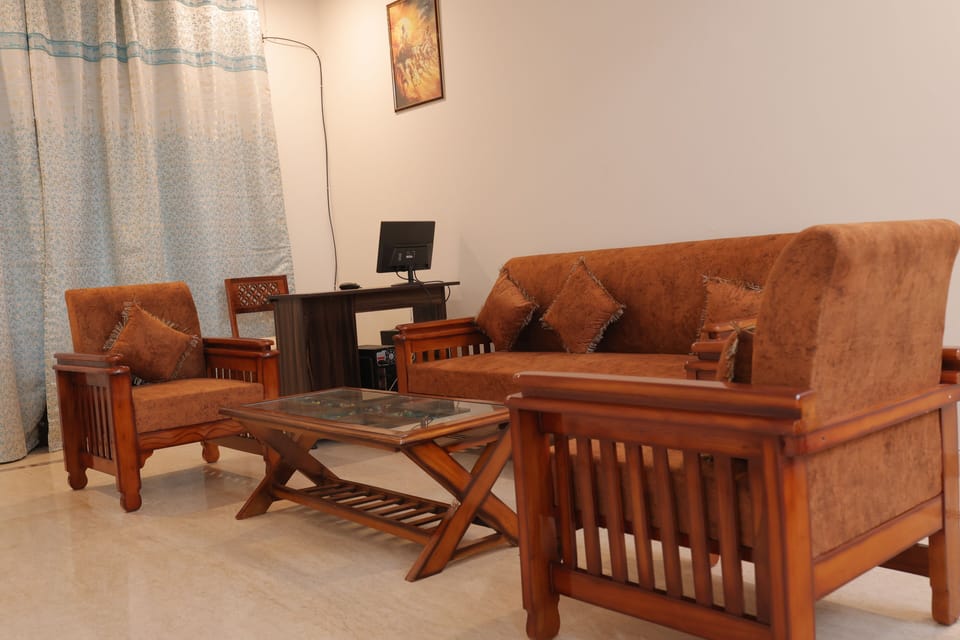 Room, 1 Bedroom, Smoking | Living room