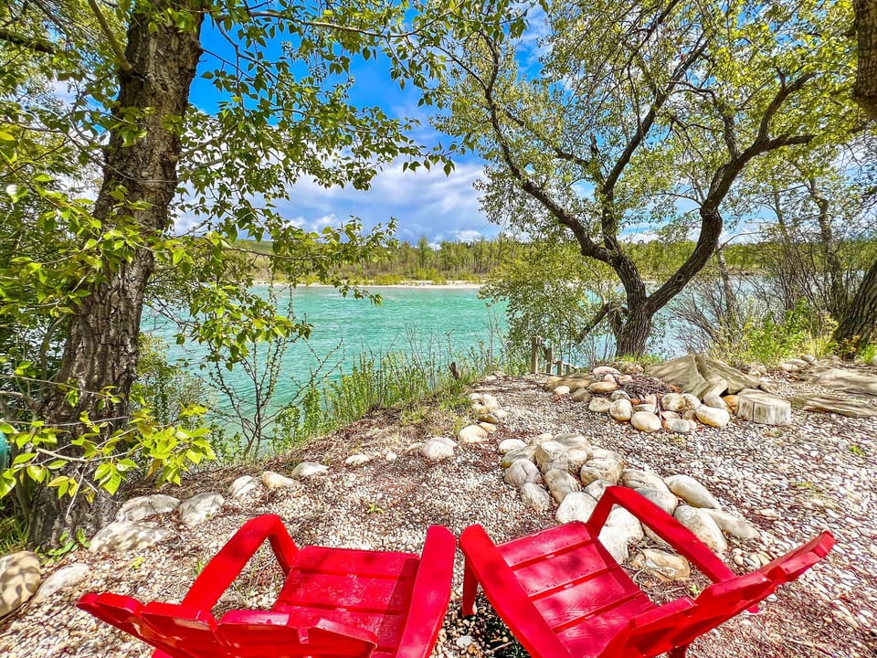 Welcome to your home away from home in the beautiful community of Bowness. Guests will enjoy a comfortable home with a large back yard and stunning river views. 