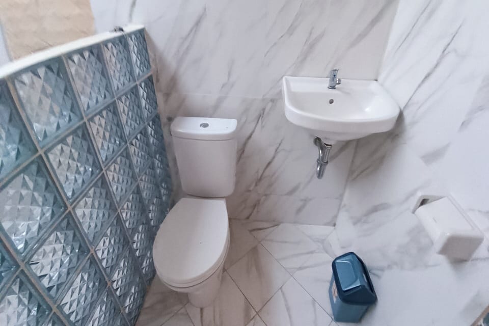 Standard Twin Room | Bathroom | Shower, soap