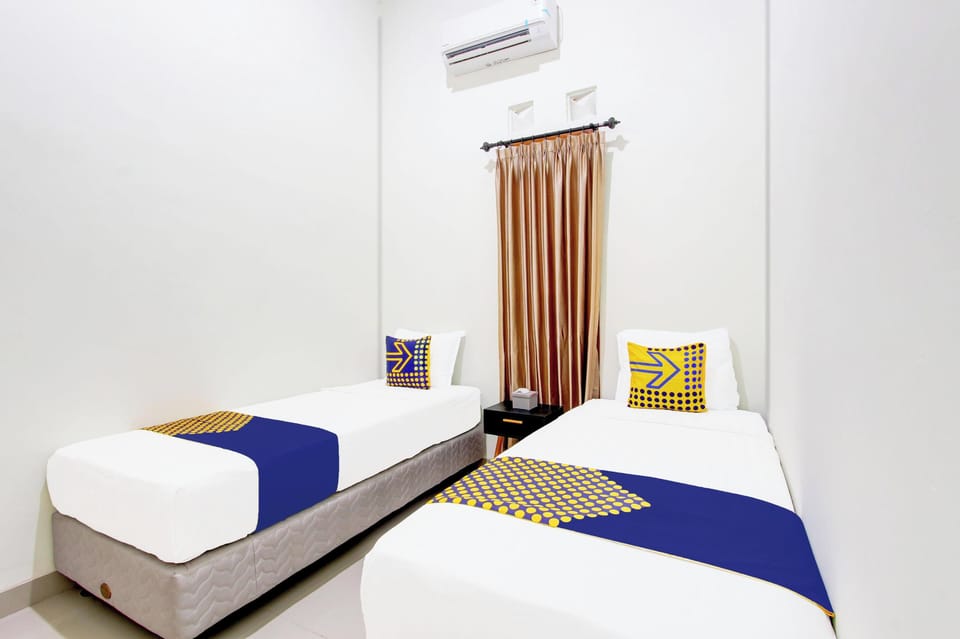 Standard Twin Room | Desk, free WiFi, bed sheets