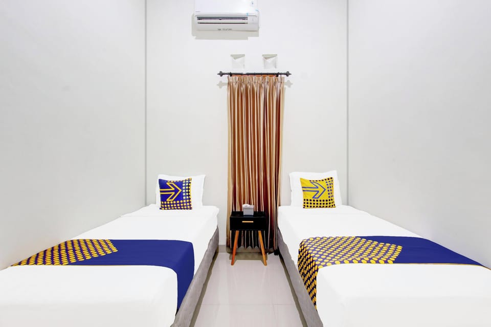 Standard Twin Room | Desk, free WiFi, bed sheets