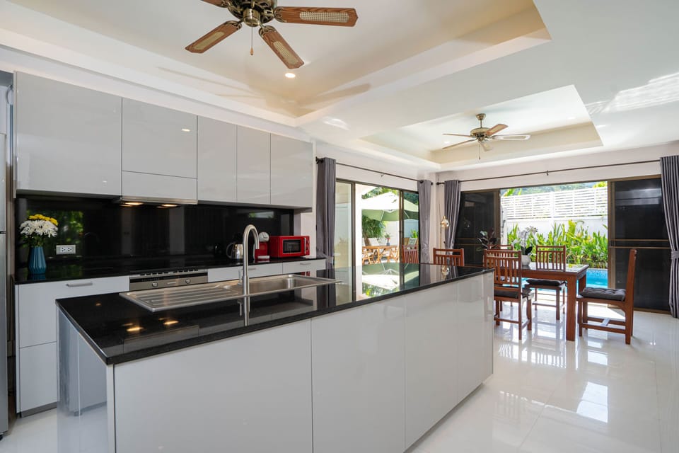 Exclusive Villa, 3 Bedrooms, Garden View | Private kitchen | Fridge, microwave, oven, stovetop