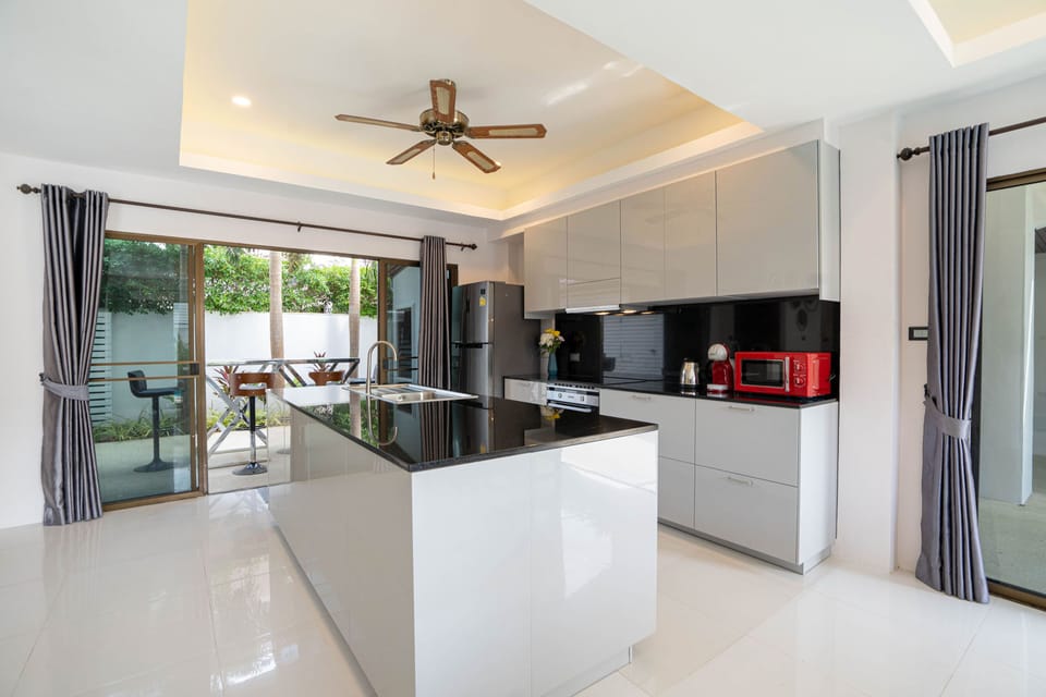 Exclusive Villa, 3 Bedrooms, Garden View | Private kitchen | Fridge, microwave, oven, stovetop