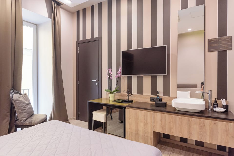 Basic Triple Room | Minibar, in-room safe, desk, laptop workspace