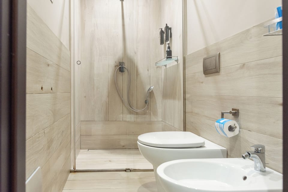 Basic Triple Room | Bathroom | Shower, free toiletries, hair dryer, bathrobes