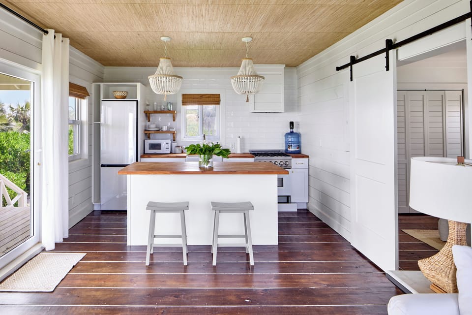 Kodachrome Bungalow: Fully equipped kitchen.