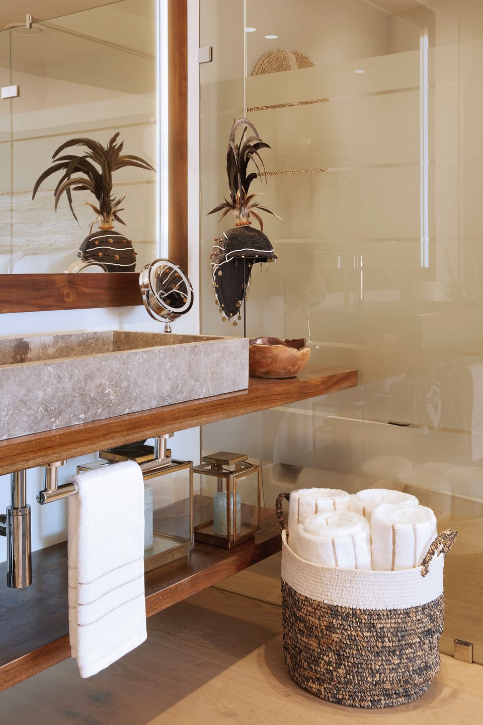Standard Suite, Courtyard View | Bathroom | Free toiletries, hair dryer, towels, soap