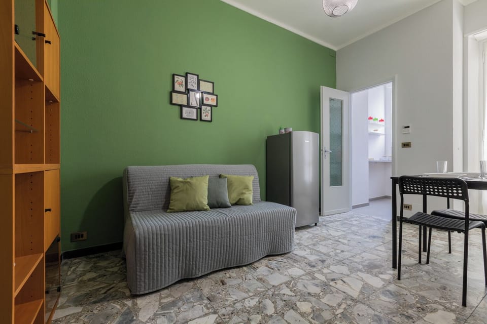Apartment, Balcony | Living area | 35-inch TV with satellite channels