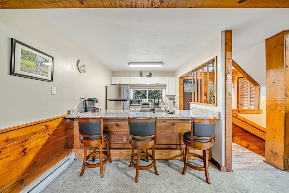 Kitchen island/seating