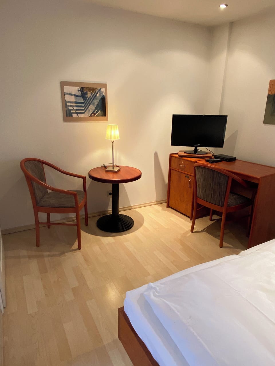 1 bedroom, hypo-allergenic bedding, minibar, desk