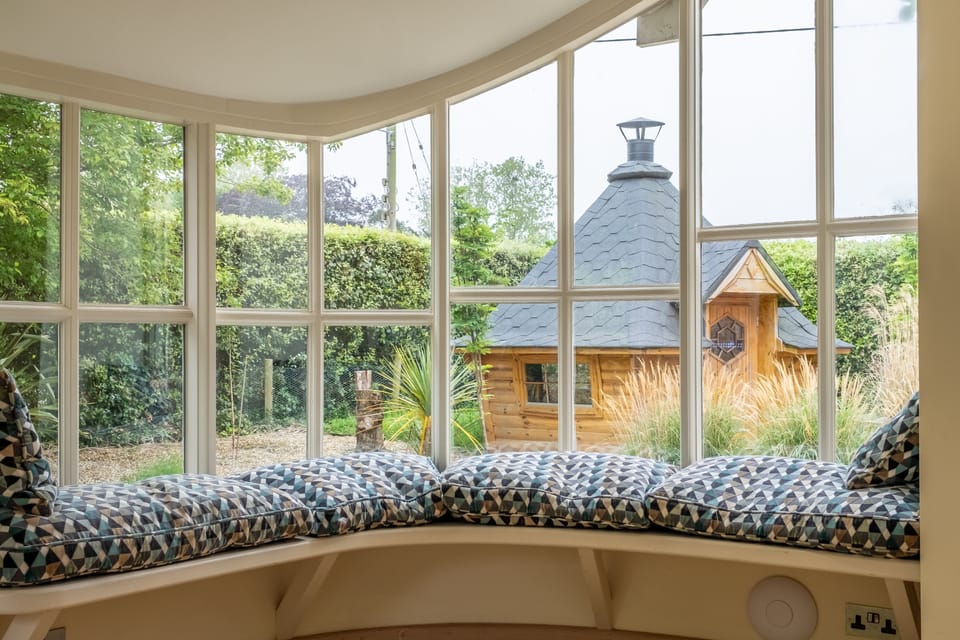 Ground floor: Garden views from the window seat