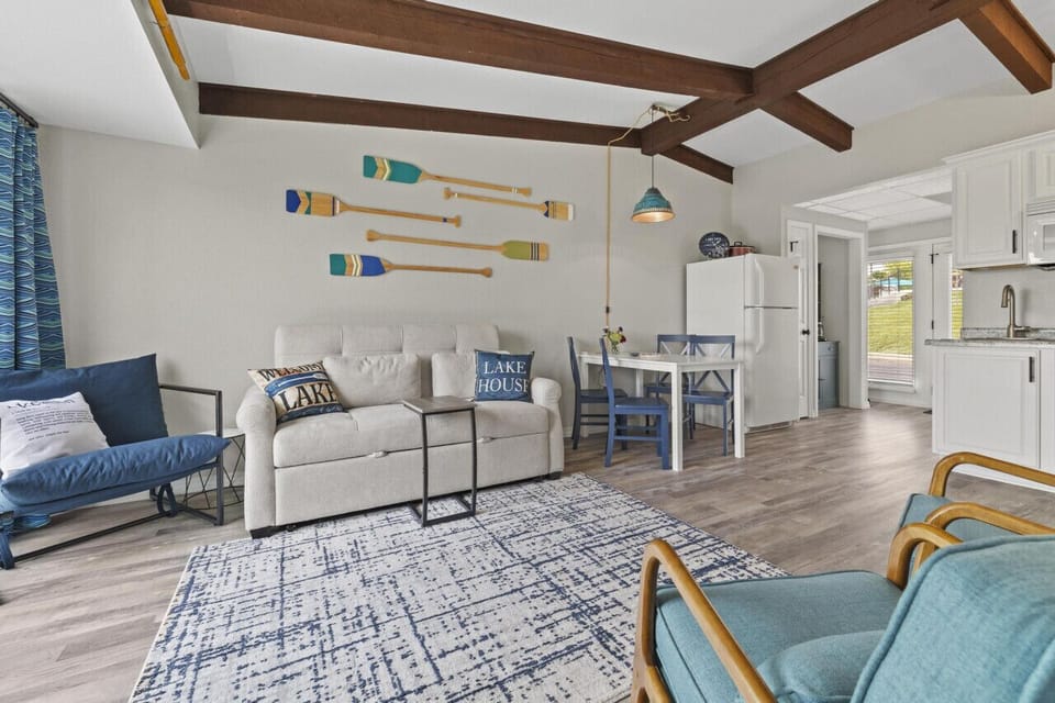 Bright and cozy living and dining area