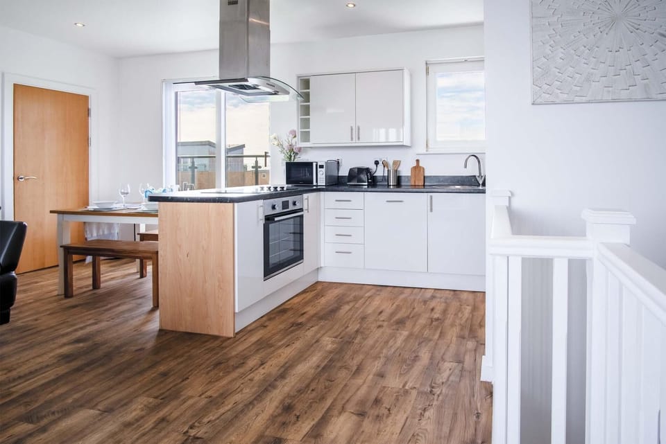 Skyline Duplex Penthouse - 3 Bedroom - Llanelli (5376)