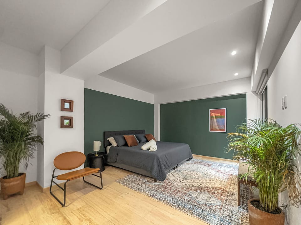 2 bedrooms, desk, laptop workspace, free WiFi