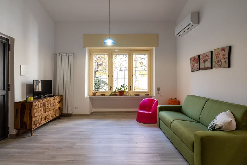 Apartment | Living area | 35-inch TV with digital channels