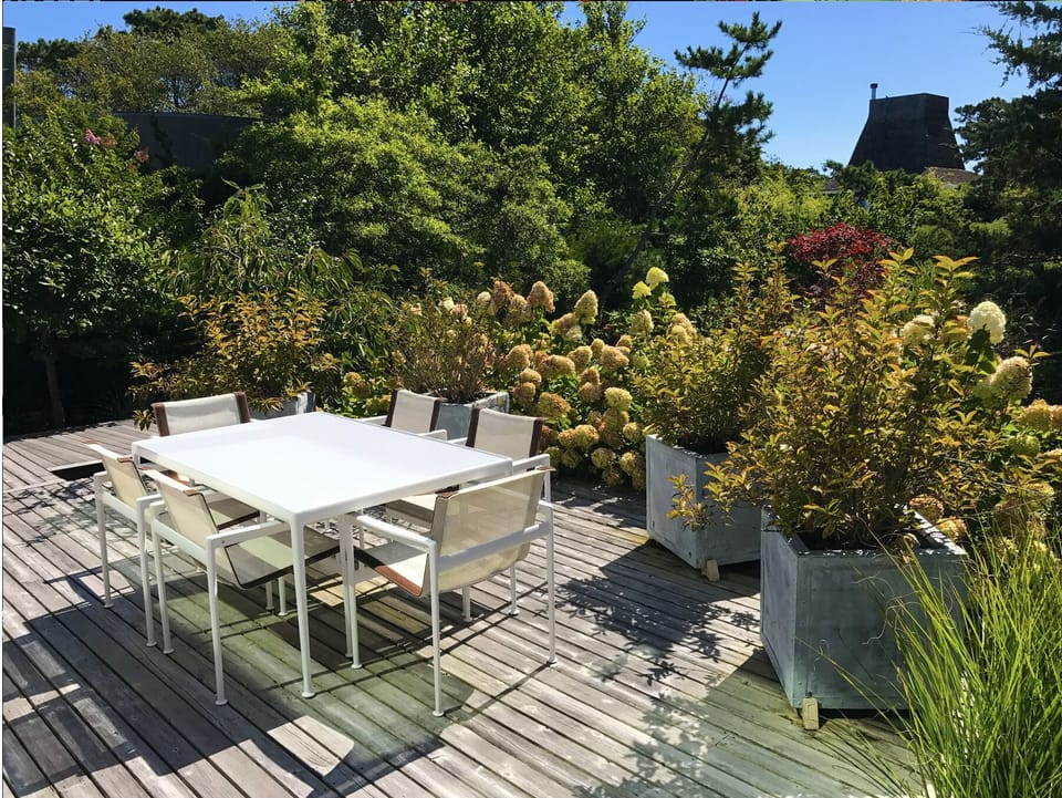 Outdoor dining